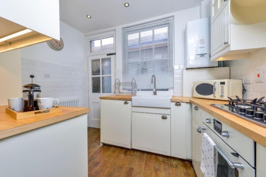 Victorian Townhouse - Stamford Centre - 2 Big Bedrooms, Living Room Kitchen Etc Tastefully Decorated Luaran gambar